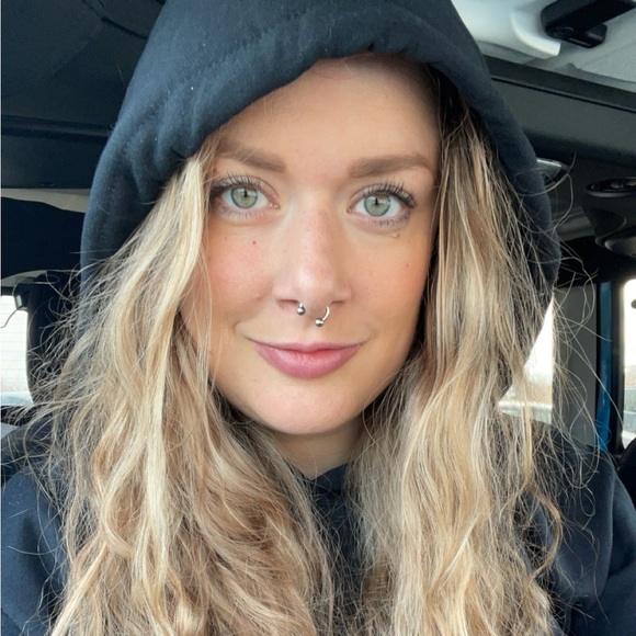 Meet your Posher, Aubrey - Picture 1 of 1